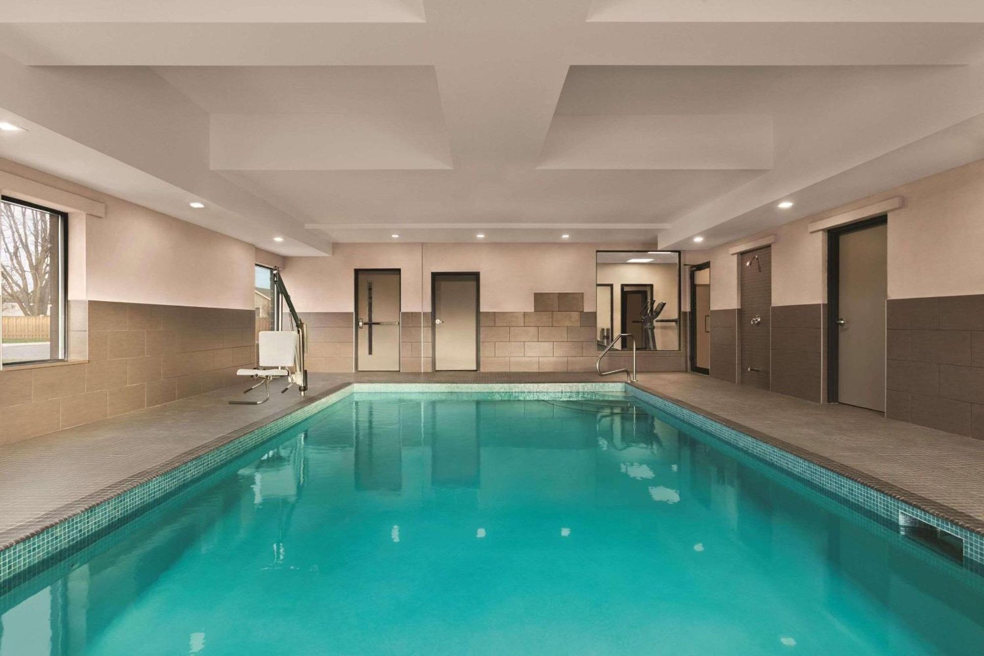 Country Inn & Suites By Radisson, Belleville, On エクステリア 写真
