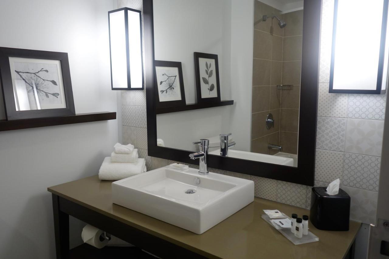 Country Inn & Suites By Radisson, Belleville, On エクステリア 写真